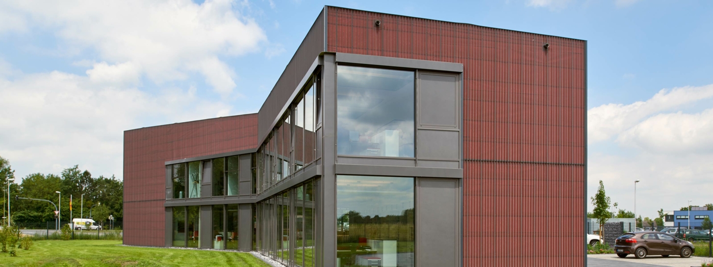 DELTA®-FASSADE COLOR red in Hamm, Germany